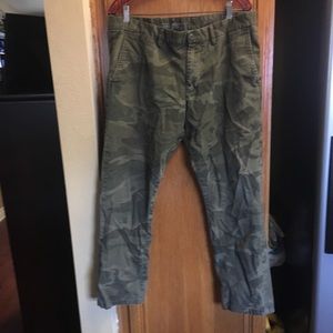 Men’s Old Navy camo pants